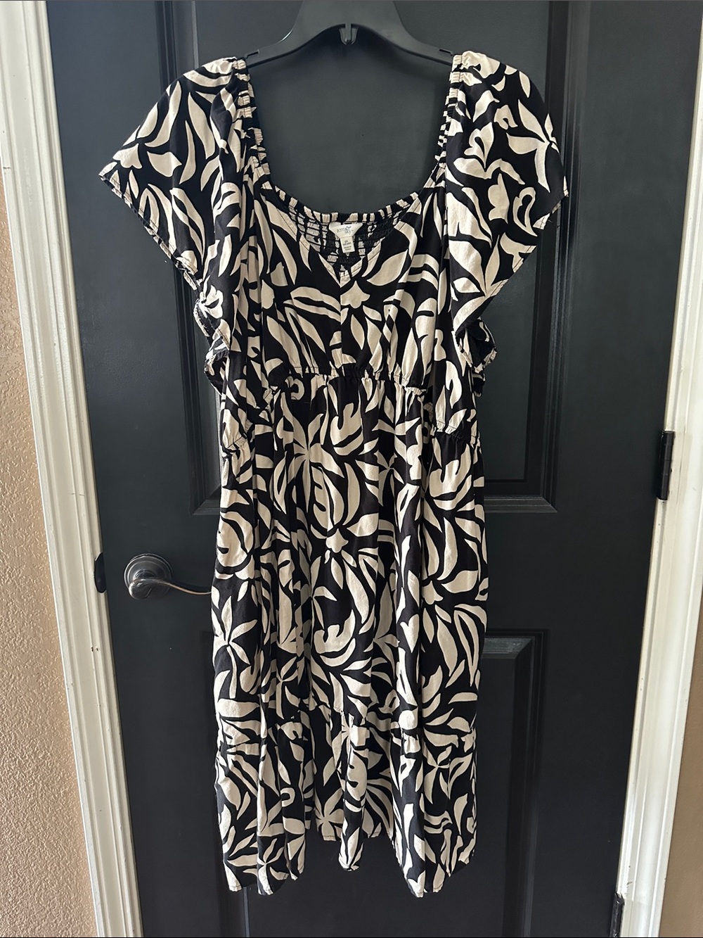 Terra & Sky Black and Cream Leaf-Print Midi Dress